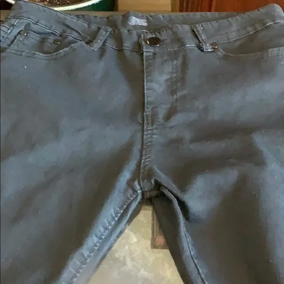 Men’s black ripped jeans. Size 33 - Picture 2 of 7